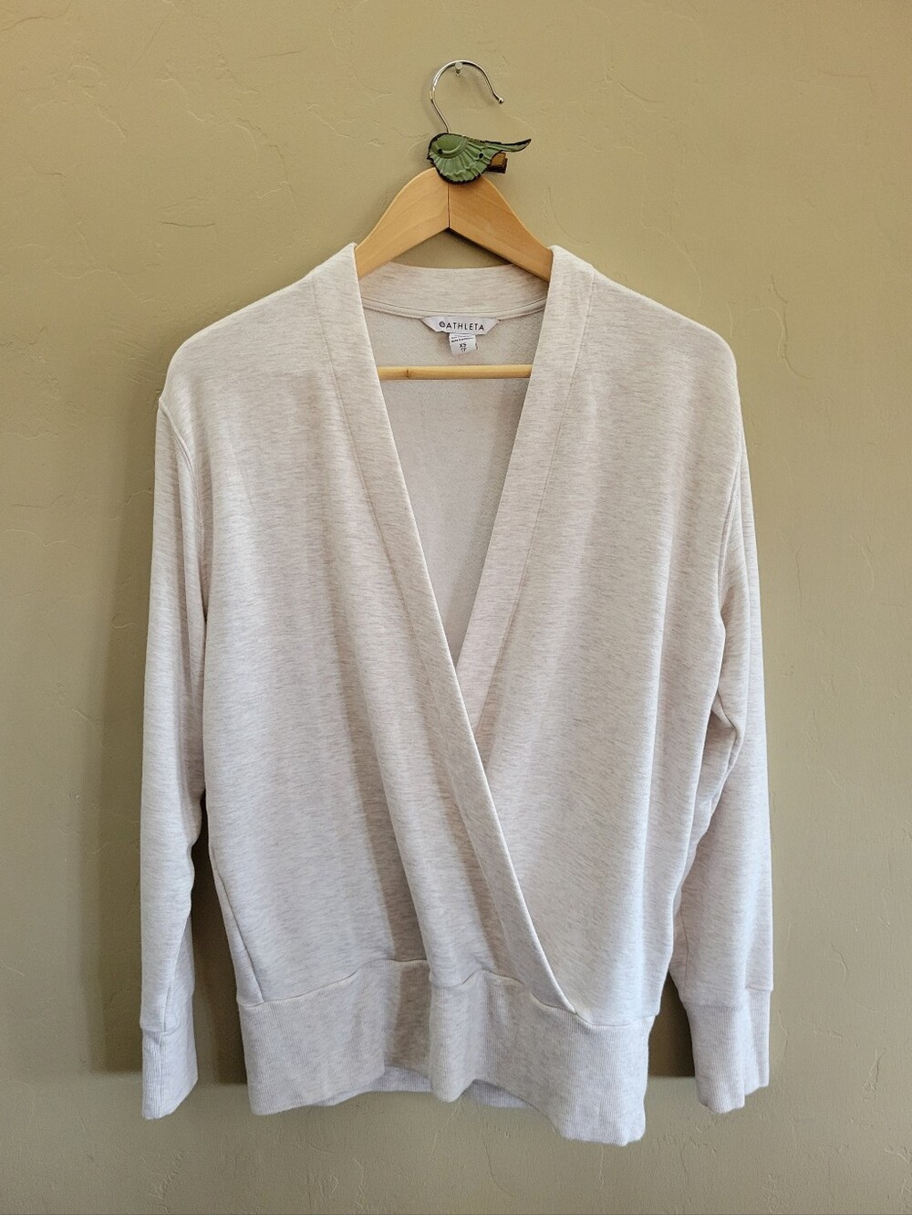 Athleta Women's Purana V-Neck Wrap Sweatshirt Sz XS Beige Cream Heathered